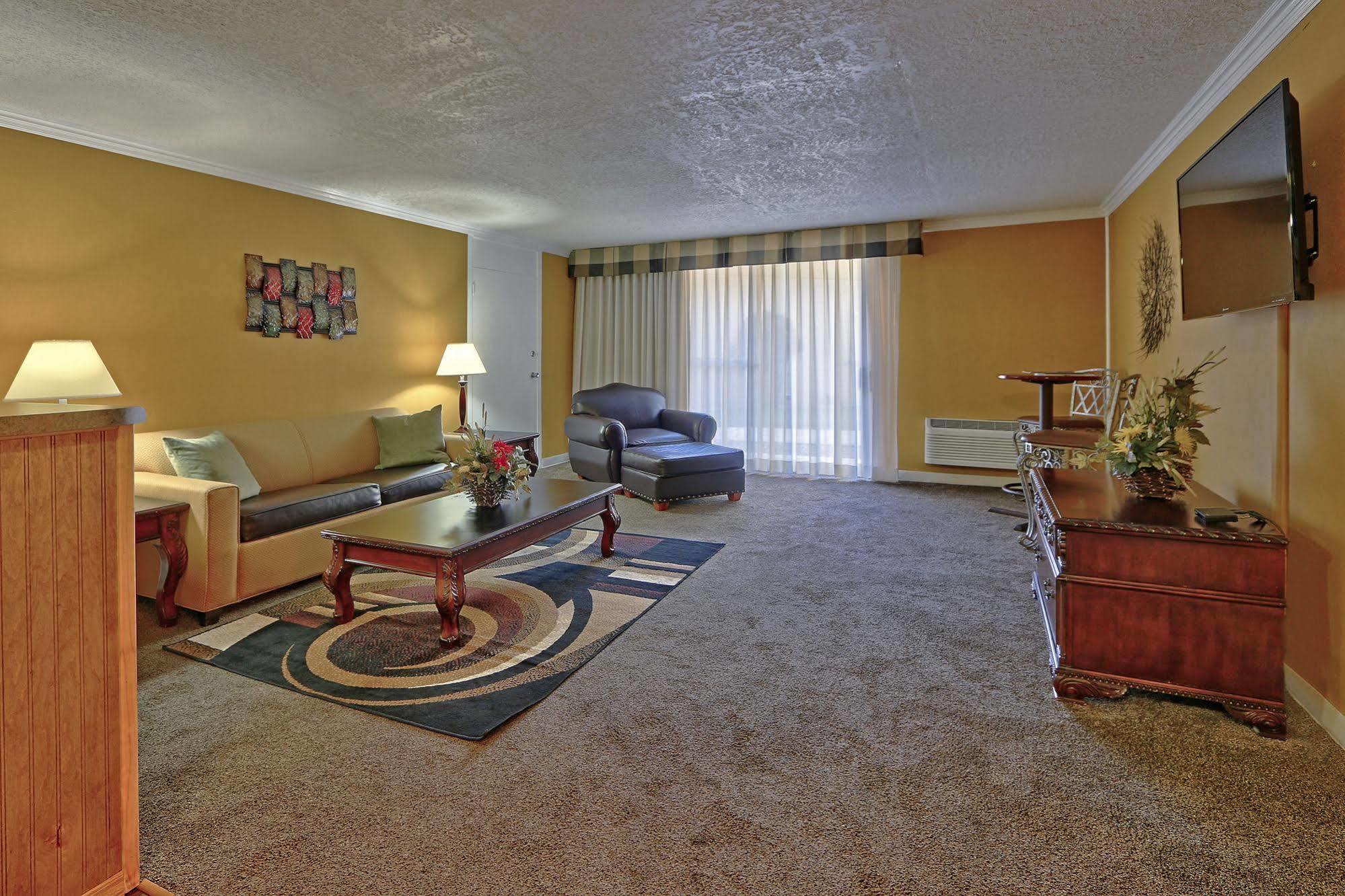 Ramada By Wyndham Albuquerque Midtown Hotell Exteriör bild